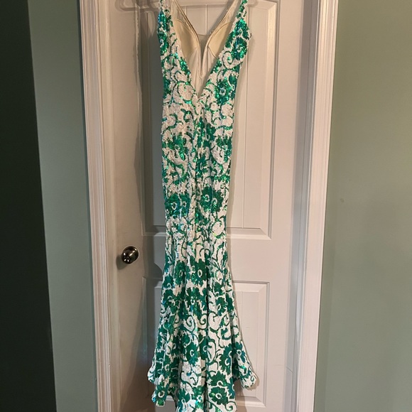 Jovani - 08257 Sleeveless Floral Sequin Long Gown size 2 - Picture 7 of 11